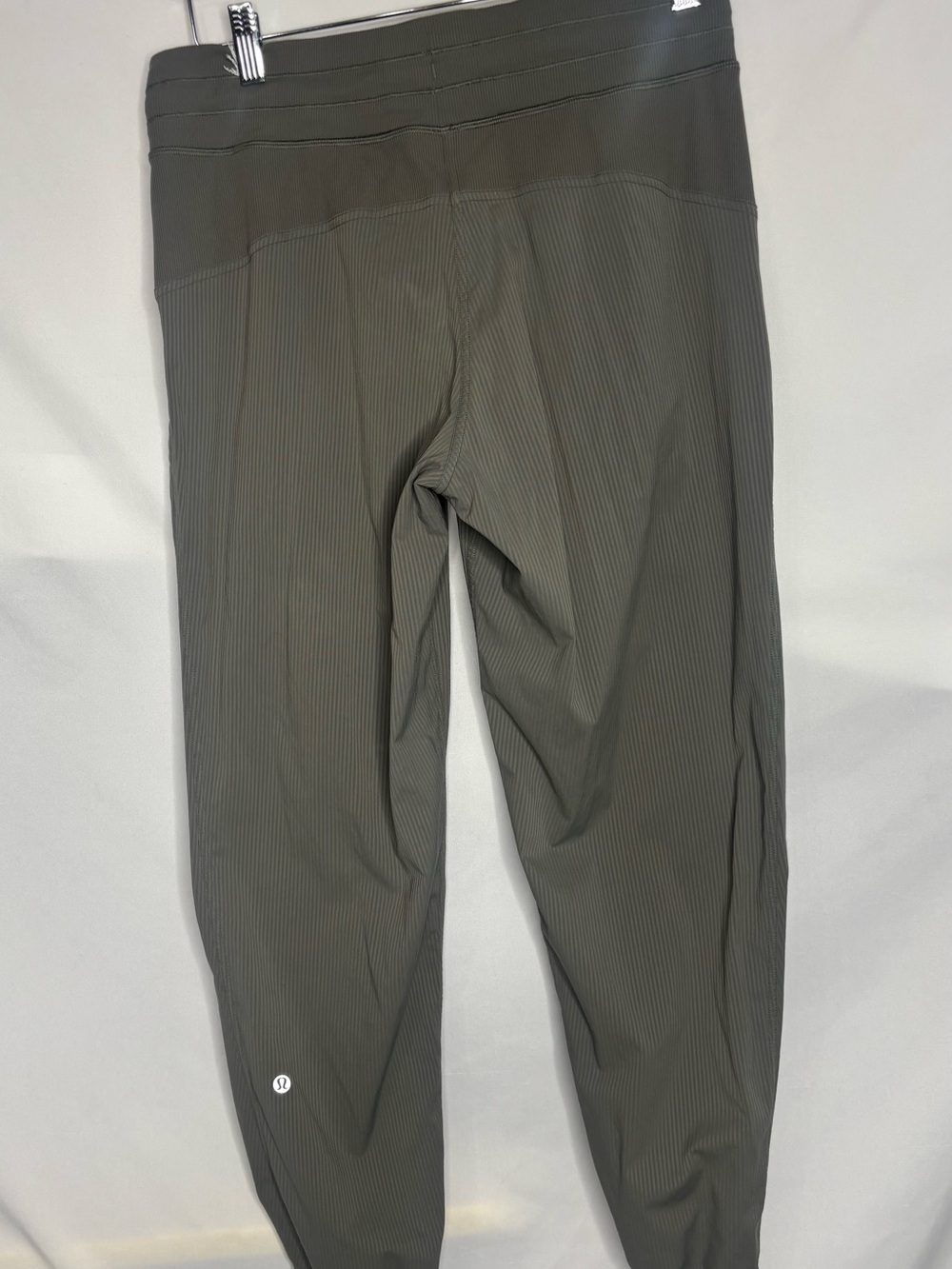 Lululemon Dance Studio Joggers in Sage green - Picture 10 of 11